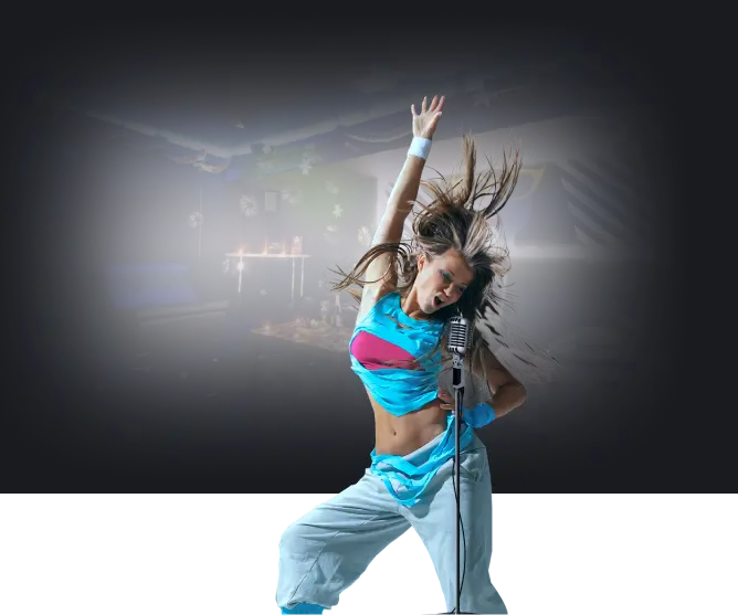 Девушка поёт